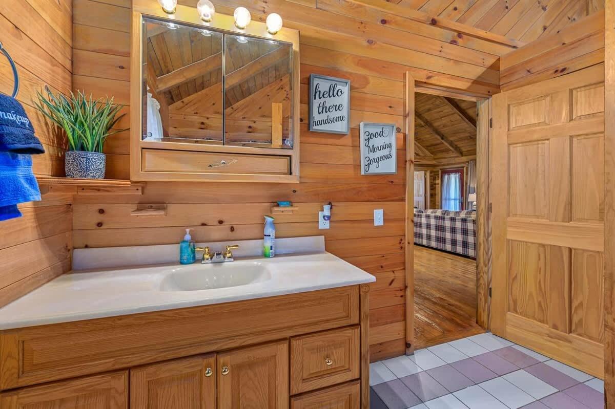 Beautiful View! Log Cabin,Fireplace,Hot Tub,Arcade,Pool,Fishing Sevierville Zewnętrze zdjęcie