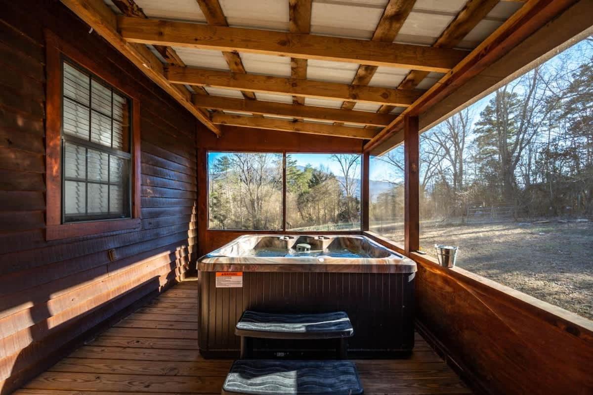 Beautiful View! Log Cabin,Fireplace,Hot Tub,Arcade,Pool,Fishing Sevierville Zewnętrze zdjęcie
