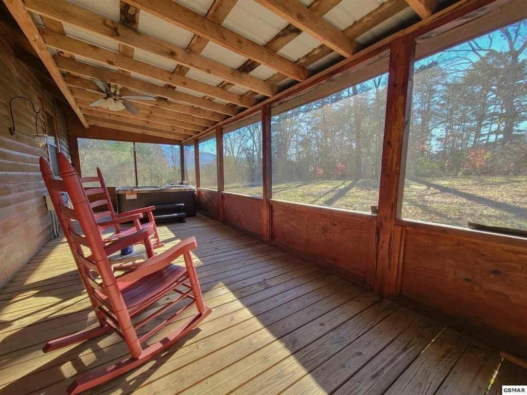 Beautiful View! Log Cabin,Fireplace,Hot Tub,Arcade,Pool,Fishing Sevierville Zewnętrze zdjęcie
