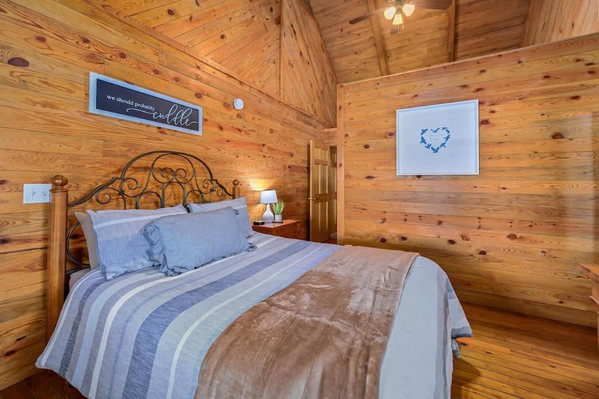 Beautiful View! Log Cabin,Fireplace,Hot Tub,Arcade,Pool,Fishing Sevierville Zewnętrze zdjęcie