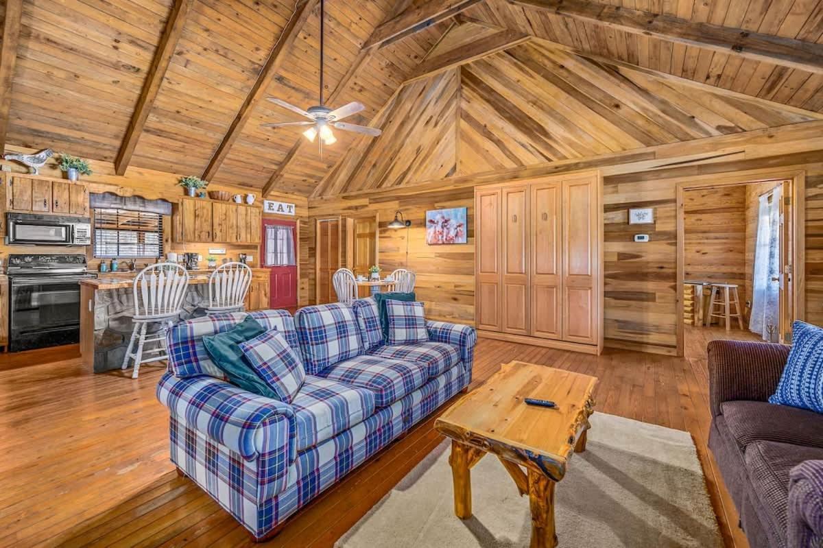 Beautiful View! Log Cabin,Fireplace,Hot Tub,Arcade,Pool,Fishing Sevierville Zewnętrze zdjęcie