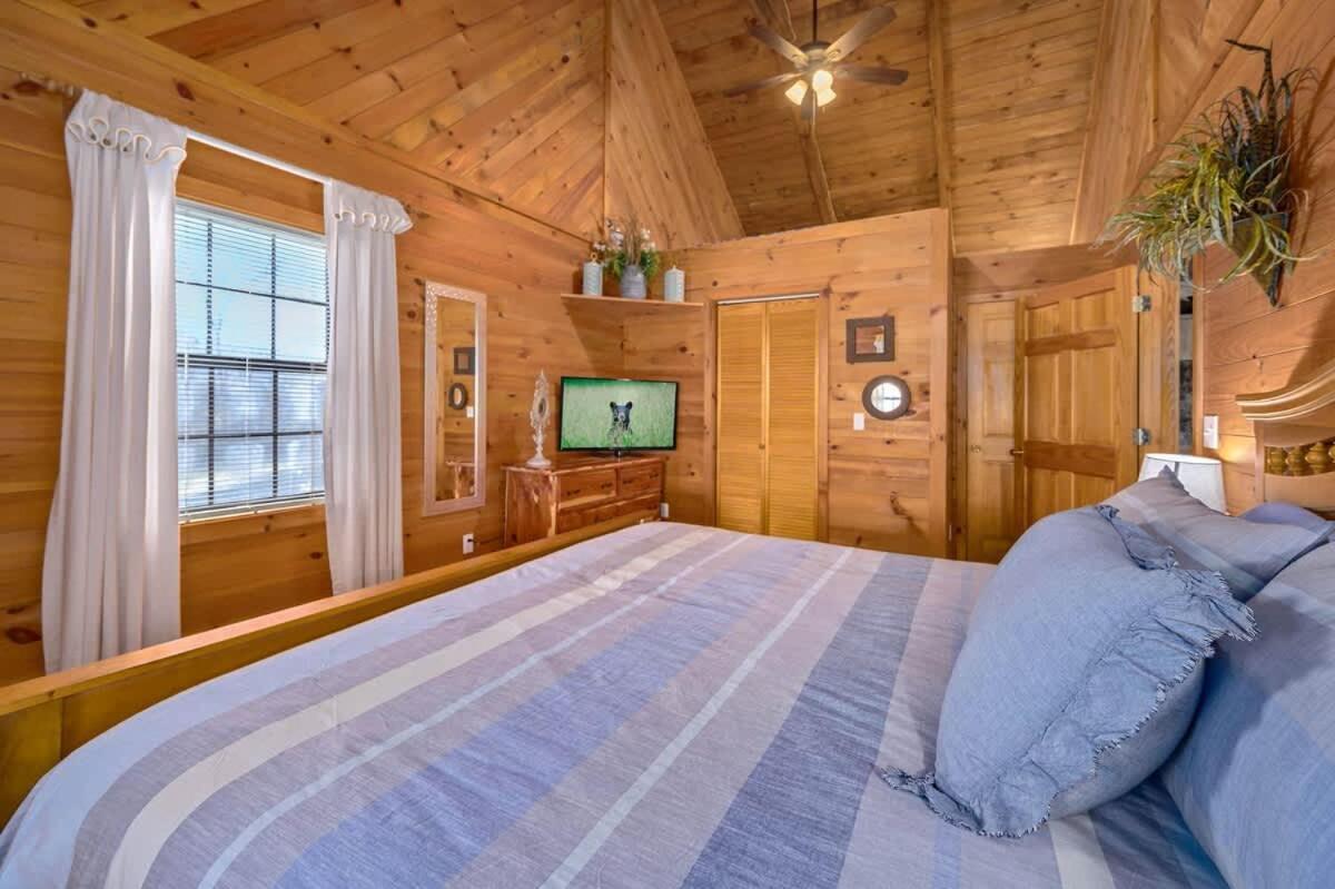 Beautiful View! Log Cabin,Fireplace,Hot Tub,Arcade,Pool,Fishing Sevierville Zewnętrze zdjęcie