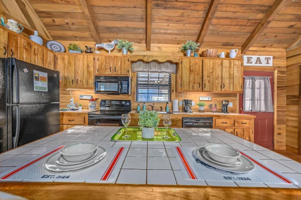 Beautiful View! Log Cabin,Fireplace,Hot Tub,Arcade,Pool,Fishing Sevierville Zewnętrze zdjęcie