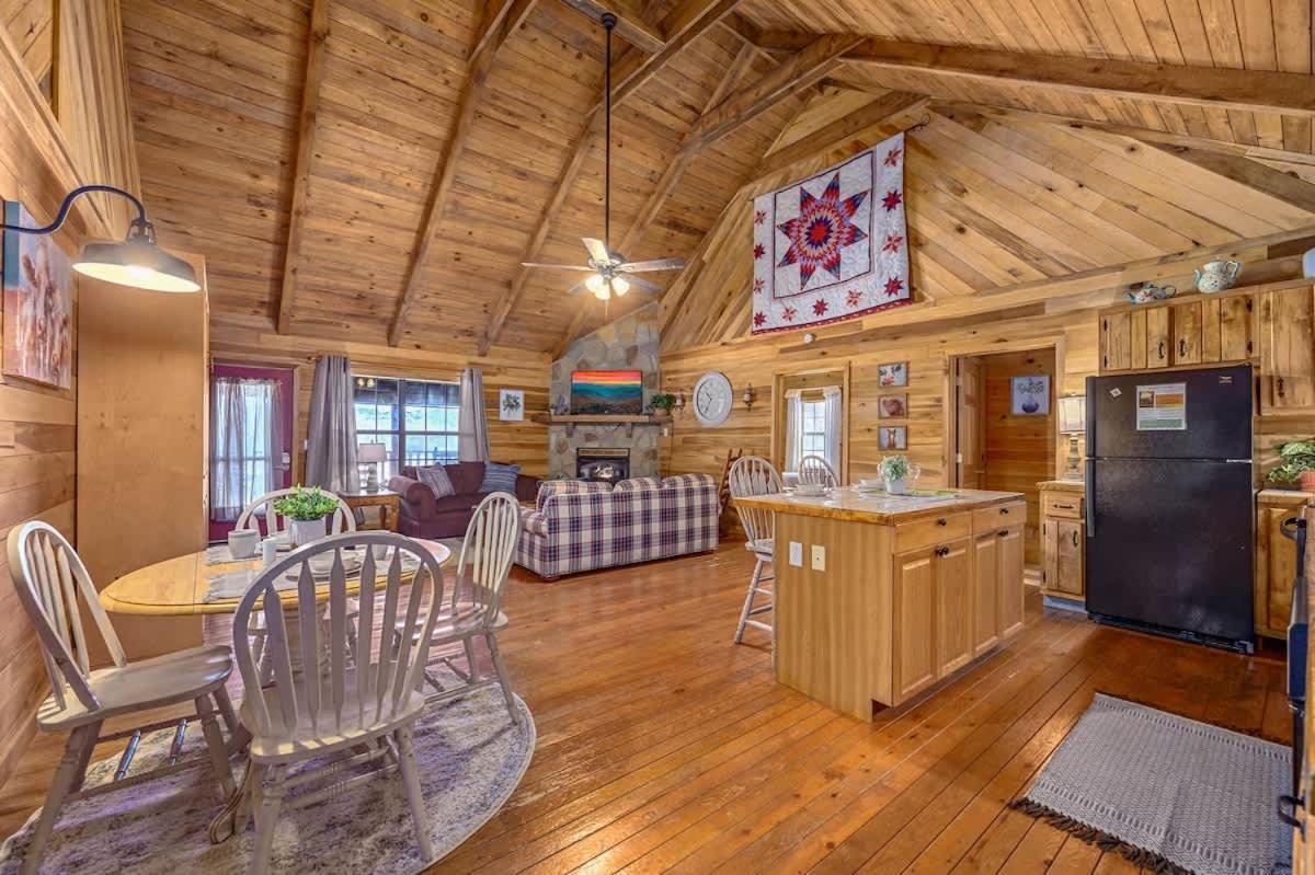 Beautiful View! Log Cabin,Fireplace,Hot Tub,Arcade,Pool,Fishing Sevierville Zewnętrze zdjęcie