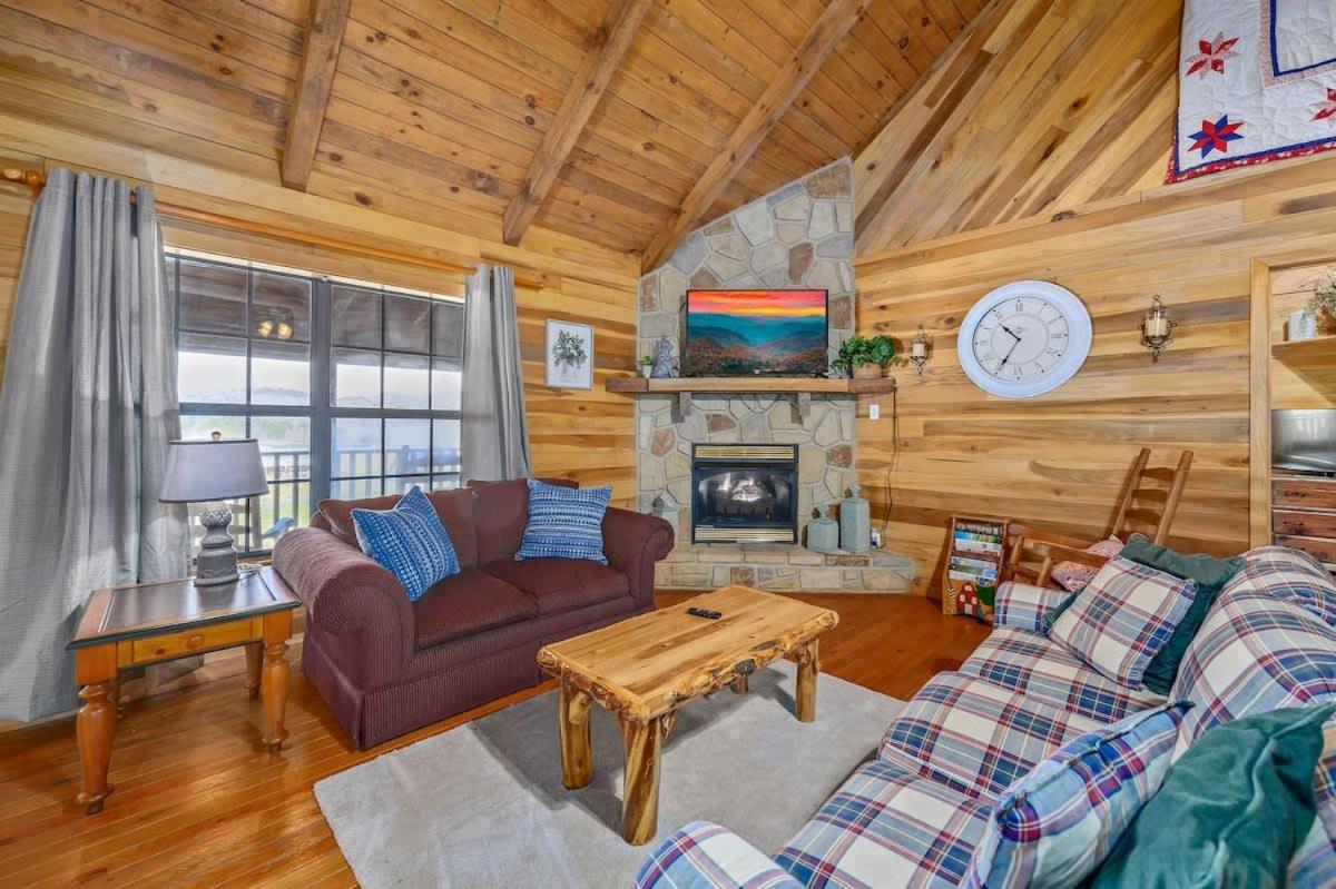 Beautiful View! Log Cabin,Fireplace,Hot Tub,Arcade,Pool,Fishing Sevierville Zewnętrze zdjęcie