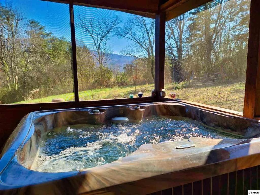 Beautiful View! Log Cabin,Fireplace,Hot Tub,Arcade,Pool,Fishing Sevierville Zewnętrze zdjęcie